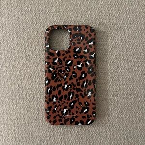 Luna luke used iPhone 12 Case! Slight chip on edge
